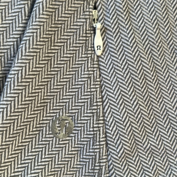 Great shirt for outside fall day running or any sport - Picture 3 of 3